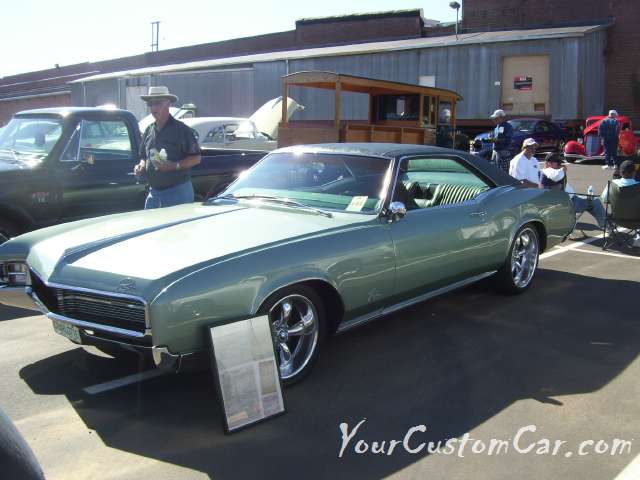 Take a look below to see someexamples of custom classic cars.